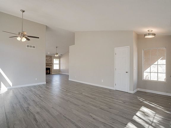 4th image of 1713 N Sawyer