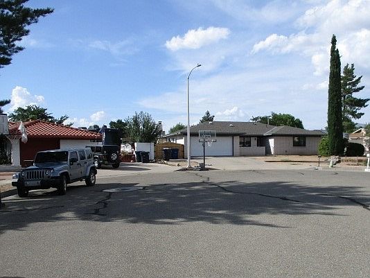 Exterior Neighborhood (street photo)