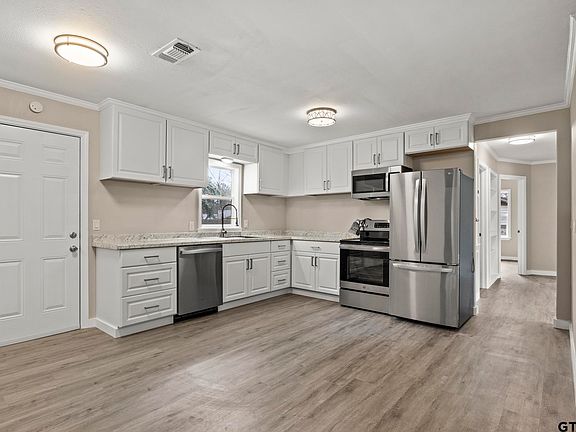 5th image of 1107 Glenn St