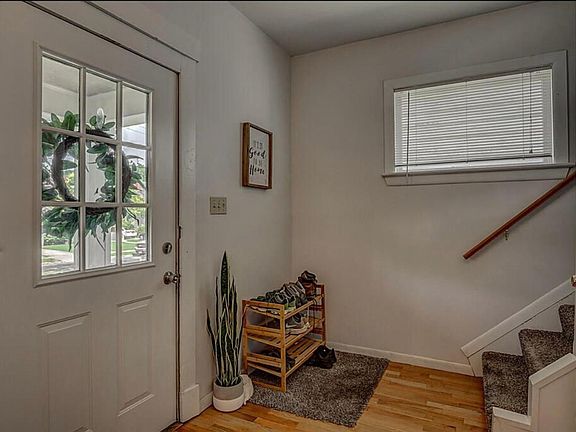 3rd image of 3142 Clifford Ave #2