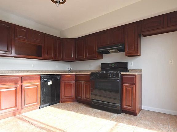 4th image of 146 Jackson Ave #1A