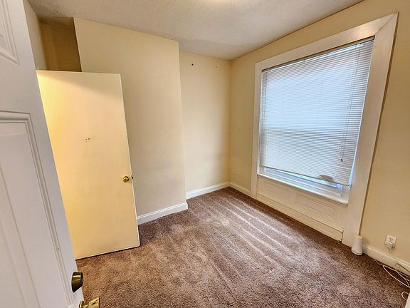 4th image of 1638 French St