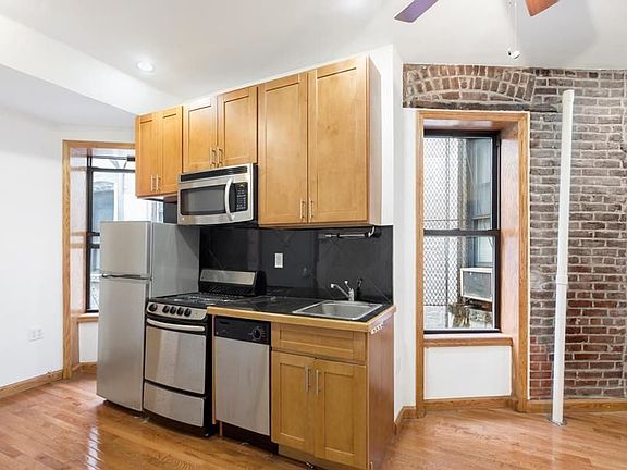 3rd image of 5 Cornelia St #A5