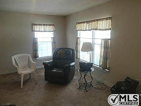 5th image of 2864 Poinsettia Dr