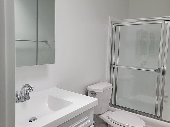 3rd image of 976 S Westgate Ave APT 2