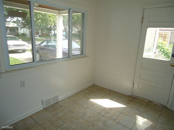 4th image of 2081 Michigan Blvd