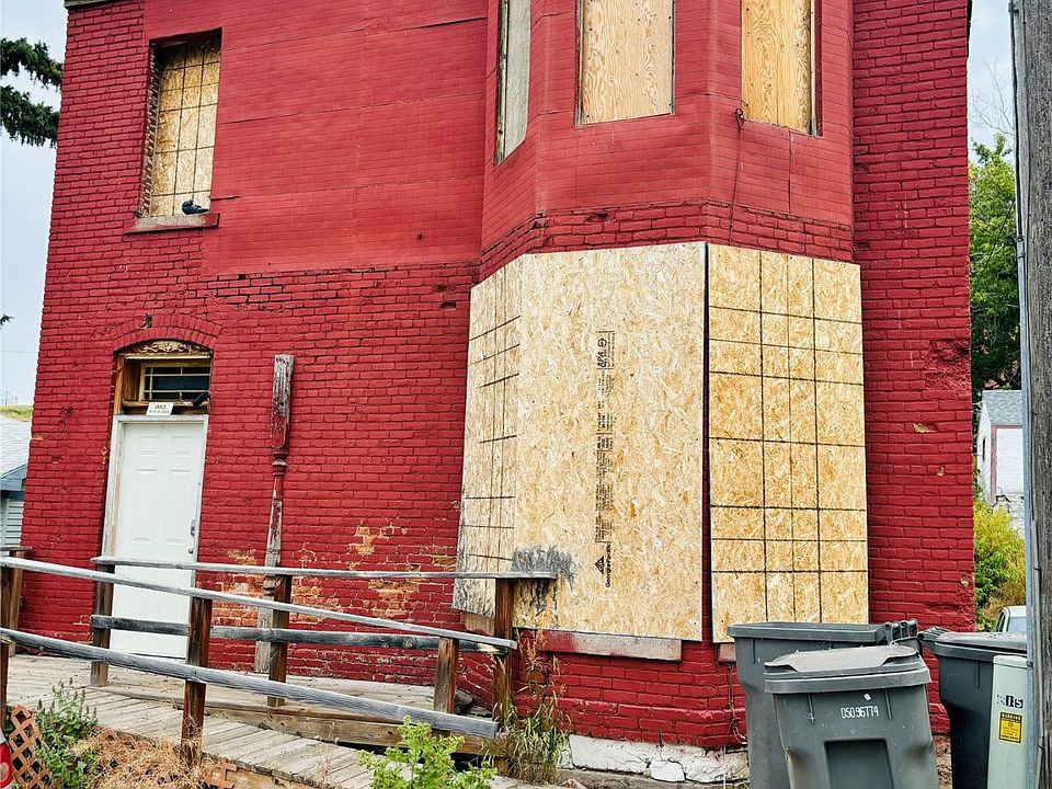 2nd image of 210 Miller St