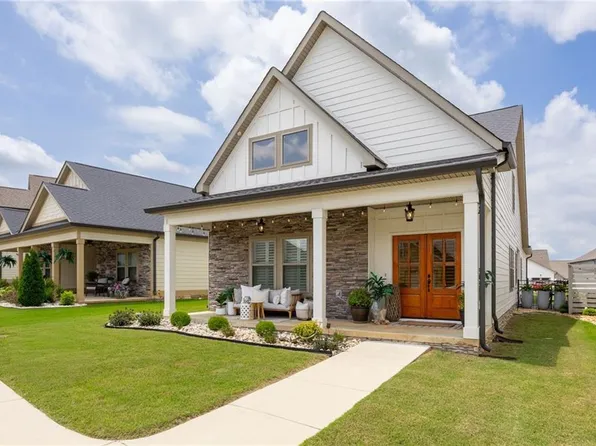 407 Tuscany Village Dr, Ringgold, GA 30736