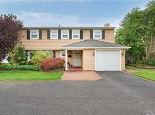 22 Kings Park Rd, Commack, NY 11725