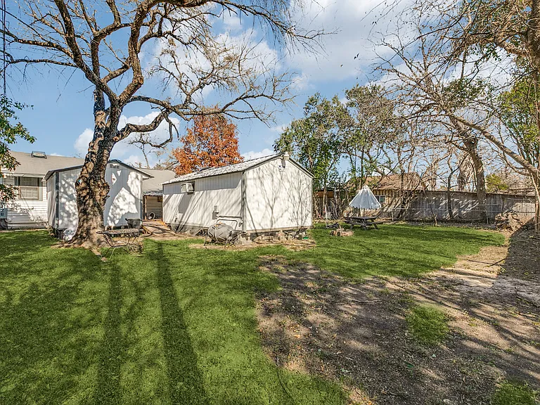 126 Benita St — Photo 3