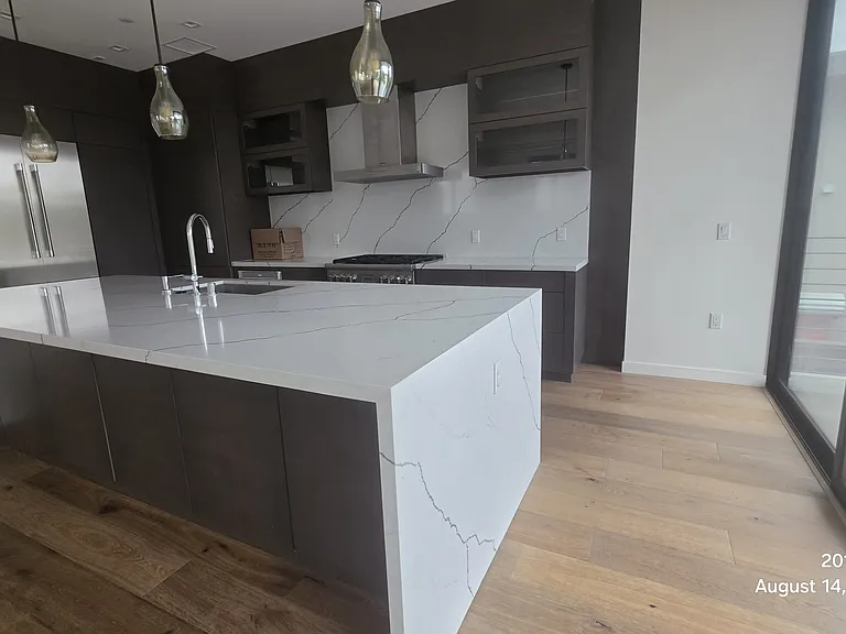 2011 Barry Ave — Photo 11