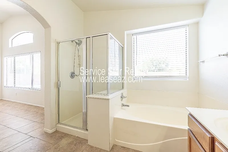 4 bed, 2.0 bath, 2270 sqft, $2,198 — Photo 4