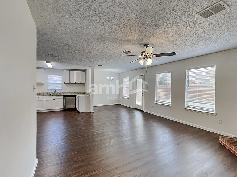 1475 Stewart Dr — Photo 8