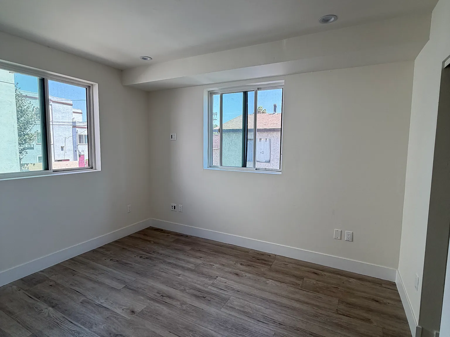 5 bed, 1850 sqft, $4,350 — Photo 3