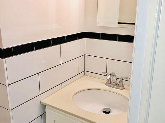 4th image of 37 Bay 26th St APT C8