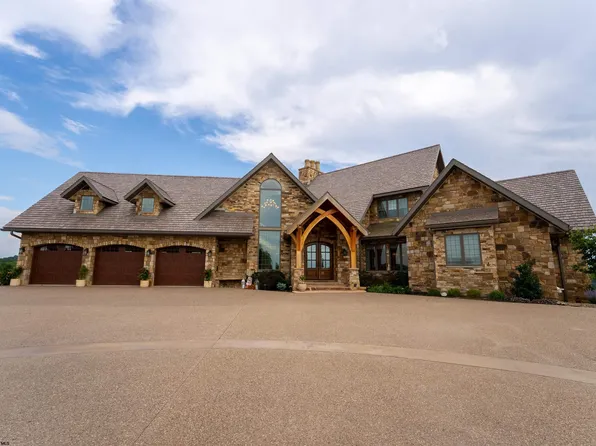 300 Mountain Retreat Dr, Horner, WV 26372