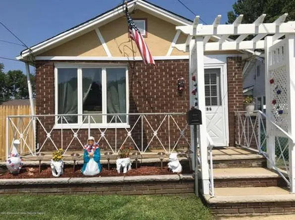 206 Birchwood Dr, Keyport, NJ 07735