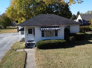 615 S 5th St, Watseka, IL 60970