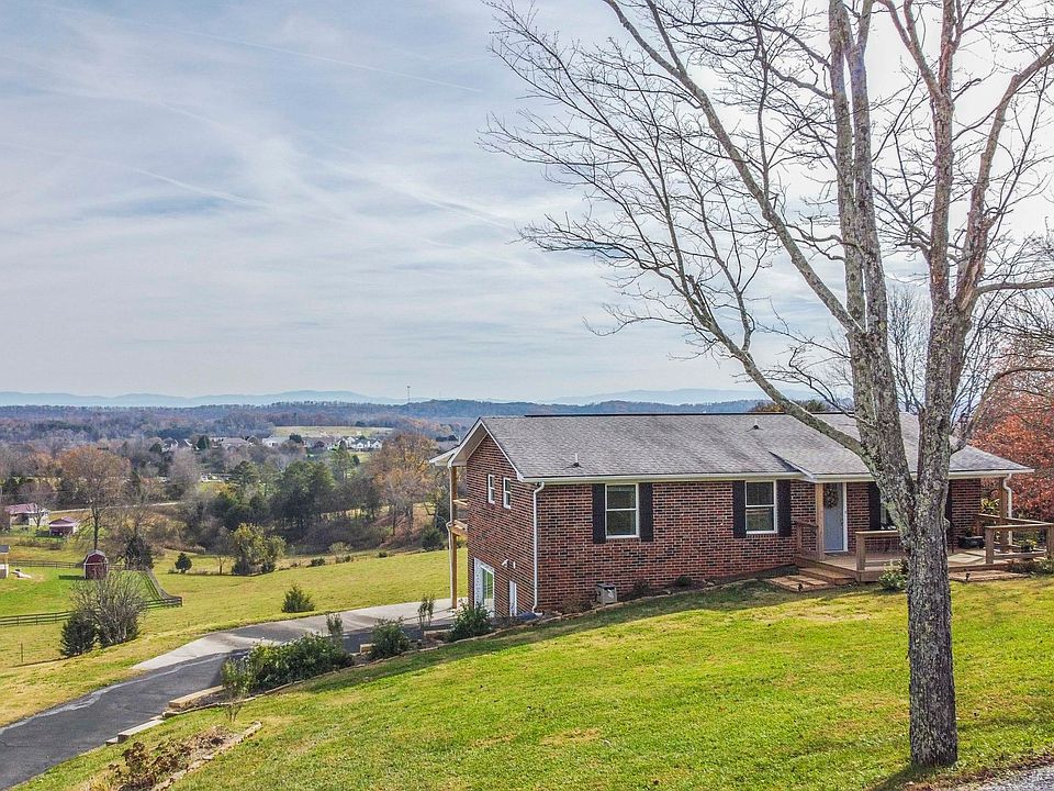 1st image of 2425 Forest Heights Cir
