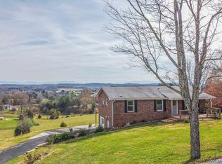 2425 Forest Heights Cir, Lenoir City, TN 37772