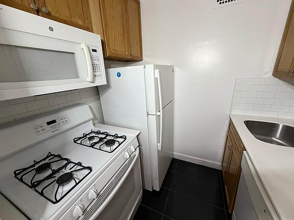 2nd image of 83-33 118th St #4C