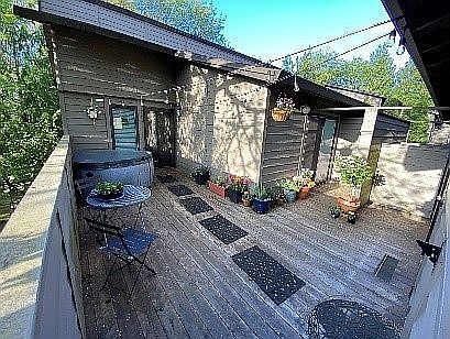4th image of 3831 SW Canby St