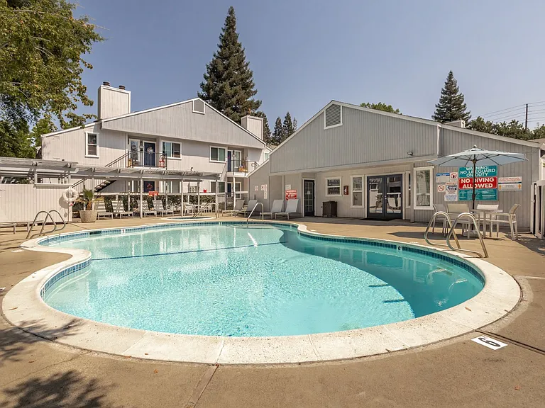 Heather Downs Apartments — Photo 4