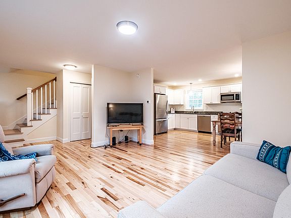 2nd image of 45 Glenwood Avenue