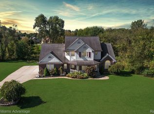 61177 Allen Dr, South Lyon, MI