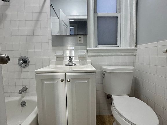 5th image of 3656 Kennedy Blvd #1