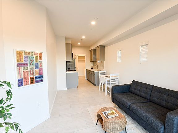 4th image of 15814 S Vermont Ave #2