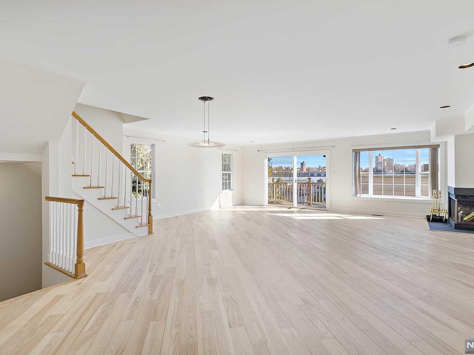 1st image of 123 Panorama Dr #123