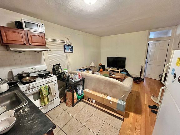 2nd image of 3 Warwick St #1