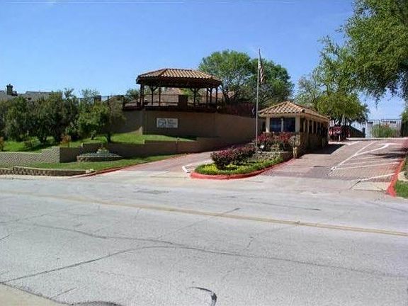 3rd image of 2642 Encina #1