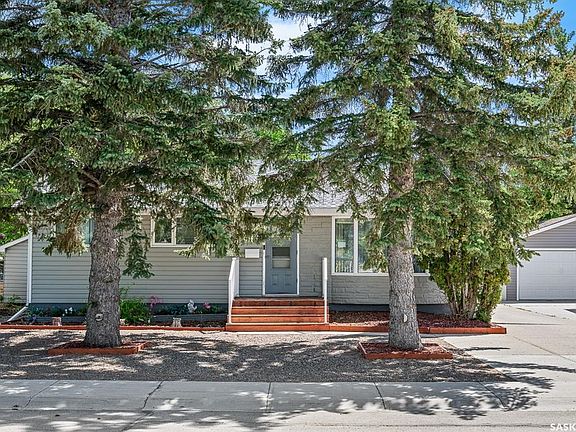 3rd image of 621 20TH AVENUE E