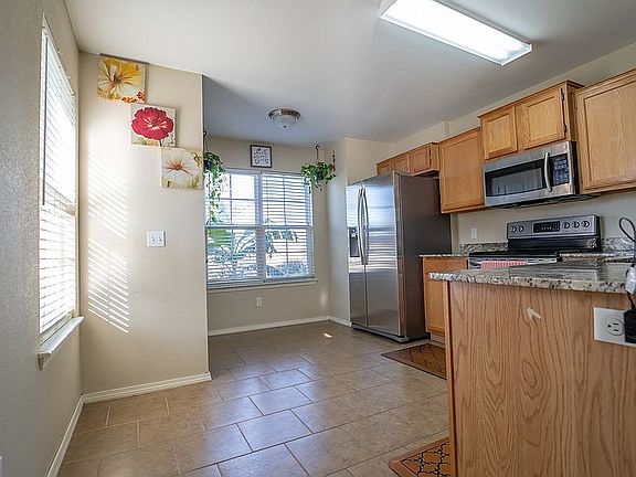 5th image of 131 Foxglove St #133