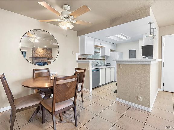 5th image of 921 S Walden St Unit 105