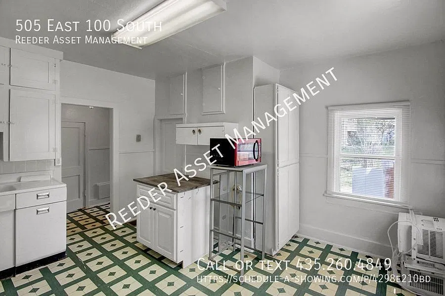 Perfect 3 Bedroom 1 Bathroom Single Family Home — Photo 4