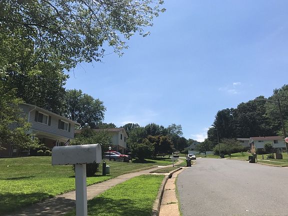 5th image of 4909 Wycliff Ln