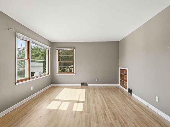 3rd image of 1909 S Jefferson Ave
