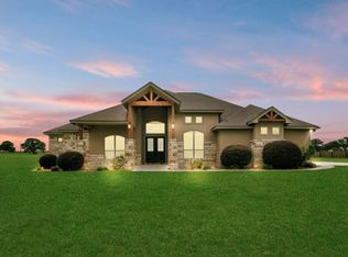 245 Triple R Dr, La Vernia, TX 78121