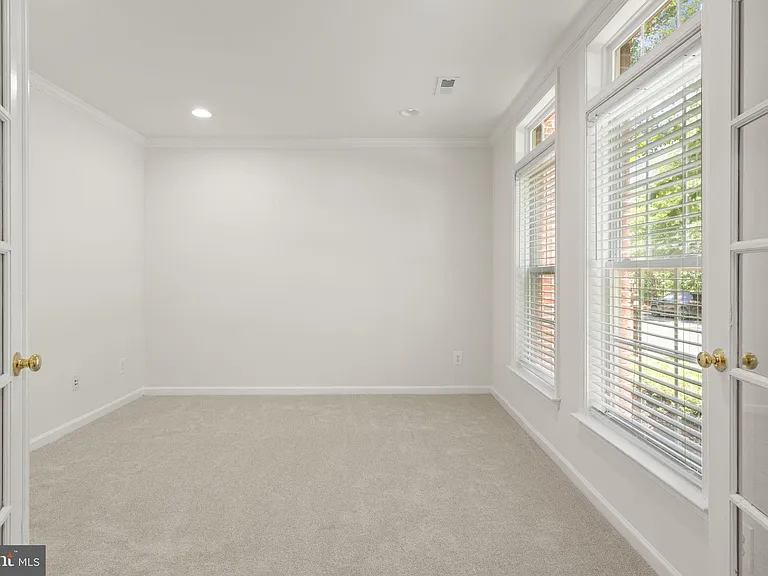 2225 Potomac Club Pkwy — Photo 32