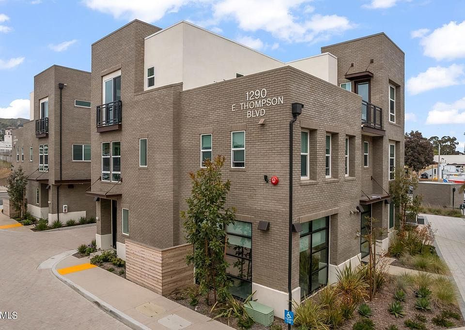 1st image of 1290 E Thompson Blvd #106