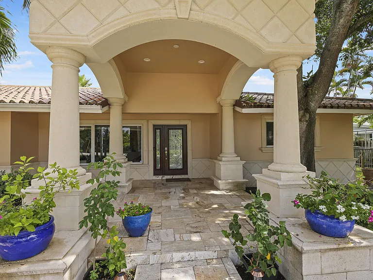 1925 Coral Gardens Dr — Photo 26