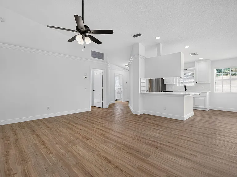 3546 SE Glacier Ter — Photo 13