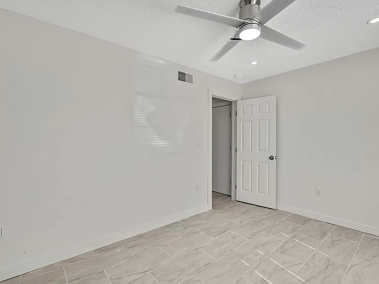 Tidewater Apartments — Photo 17