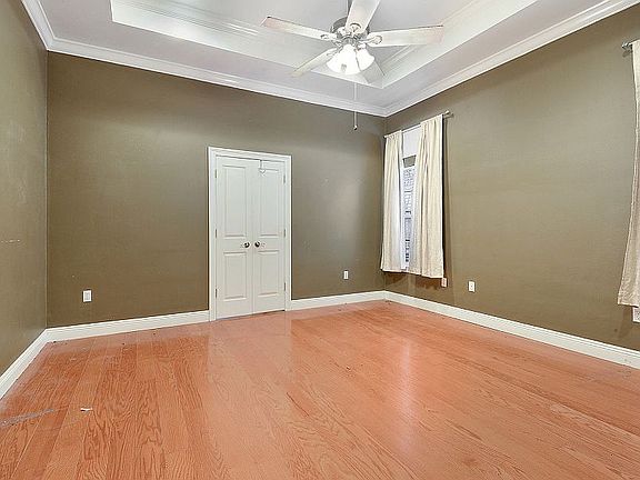 3rd image of 16459 Majestic Oak Dr