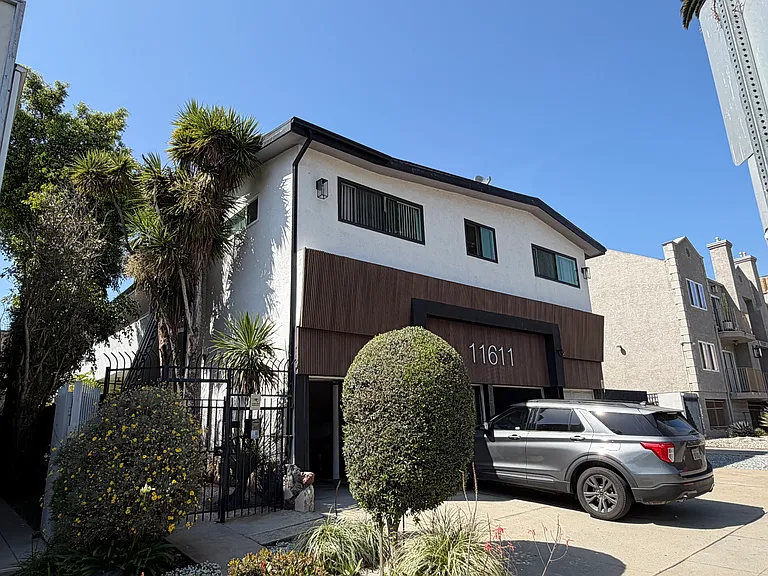 11611 Darlington Ave #6 — Photo 17