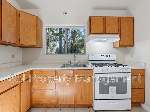 4th image of 142 Hillside Ave Unit 140