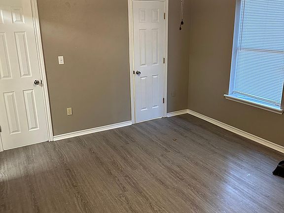 5th image of 445 Chelsea Ln